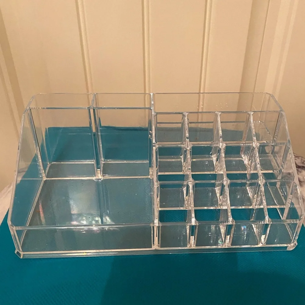 Acrylic beauty accessory